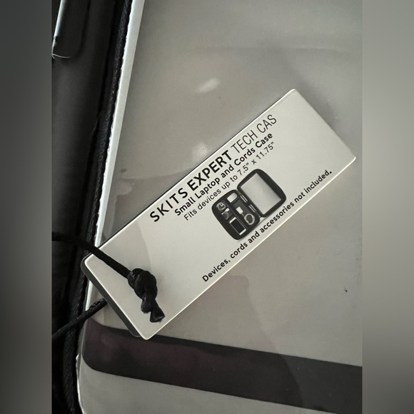 SKITS expert tech case grey apple products compartments NWT MSRP 99$ - Picture 3 of 3